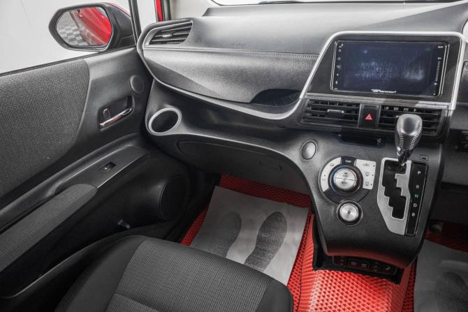 Toyota Sienta II Рестайлинг с пробегом 2020 года, цена 1 299 000 рублей, 103000 км, компактвэн, Автокод Объявления