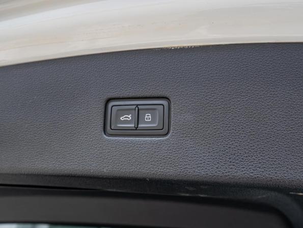 Audi Q8 I (4M) с пробегом 2018 года, цена 5 600 000 рублей, 121978 км, внедорожник, Автокод Объявления