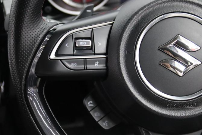 Suzuki Swift V с пробегом 2018 года, цена 1 355 550 рублей, 53082 км, хэтчбек, Автокод Объявления