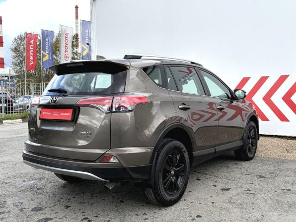 Toyota RAV4 IV (XA40) Рестайлинг с пробегом 2017 года, цена 2 040 000 рублей, 122000 км, внедорожник, Автокод Объявления