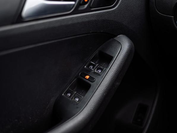 Volkswagen Jetta VI Рестайлинг с пробегом 2015 года, цена 590 000 рублей, 356090 км, седан, Автокод Объявления