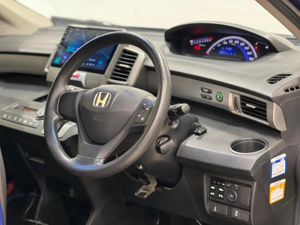 Honda Freed I Рестайлинг с пробегом 2012 года, цена 995 000 рублей, 175000 км, компактвэн, Автокод Объявления