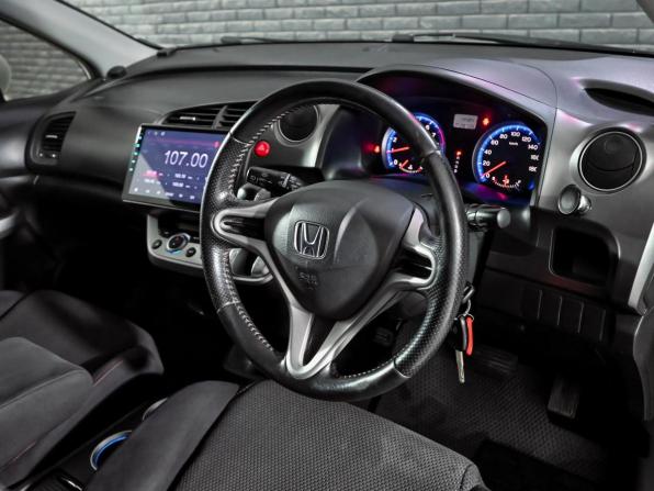 Honda Stream II Рестайлинг с пробегом 2011 года, цена 1 350 000 рублей, 144841 км, минивэн, Автокод Объявления
