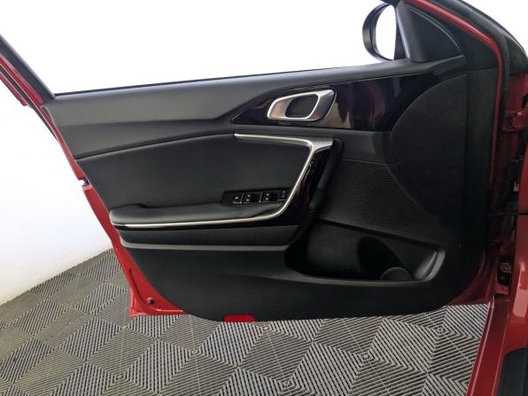 Kia Ceed III с пробегом 2021 года, цена 2 100 000 рублей, 74950 км, универсал, Автокод Объявления