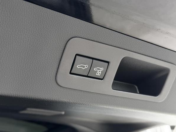 Toyota Land Cruiser 300 Series с пробегом 2025 года, цена 14 550 000 рублей, 9331 км, внедорожник, Автокод Объявления