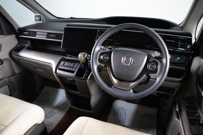Honda Stepwgn V с пробегом 2015 года, цена 1 799 000 рублей, 154873 км, минивэн, Автокод Объявления