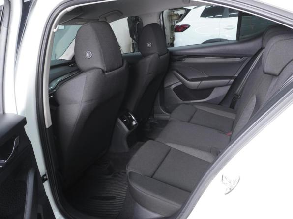 Skoda Octavia IV (A8) с пробегом 2021 года, цена 2 000 000 рублей, 77612 км, лифтбек, Автокод Объявления