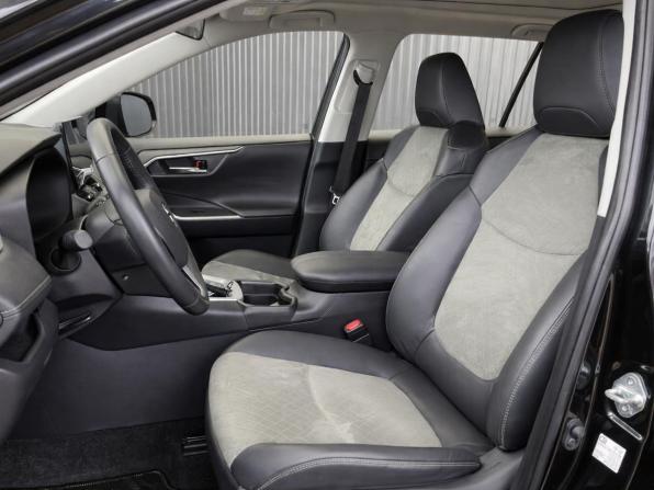 Toyota RAV4 V (XA50) с пробегом 2025 года, цена 3 877 000 рублей, 17288 км, внедорожник, Автокод Объявления