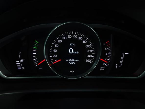 Volvo V40 Cross Country I Рестайлинг с пробегом 2018 года, цена 2 090 000 рублей, 54564 км, хэтчбек, Автокод Объявления