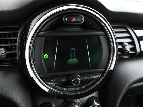 Mini Hatch III (F55/F56) Рестайлинг с пробегом 2018 года, цена 1 898 000 рублей, 97000 км, хэтчбек, Автокод Объявления