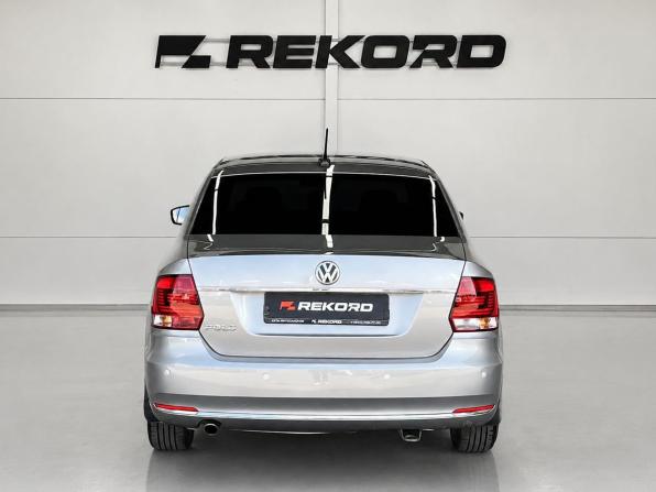 Volkswagen Polo V Рестайлинг с пробегом 2018 года, цена 1 369 000 рублей, 115100 км, седан, Автокод Объявления
