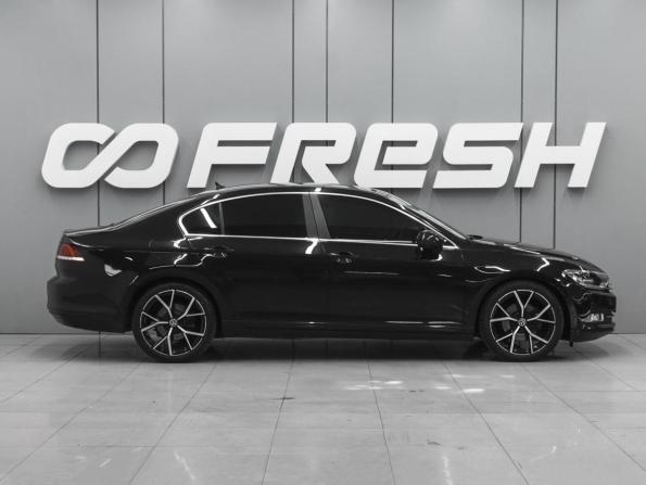 Volkswagen Passat B8 с пробегом 2017 года, цена 1 940 000 рублей, 247816 км, седан, Автокод Объявления