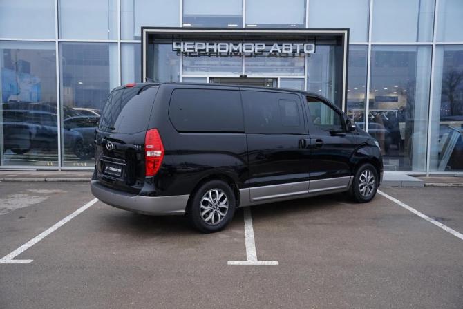 Hyundai H-1 II Рестайлинг 2 с пробегом 2019 года, цена 3 235 000 рублей, 102500 км, минивэн, Автокод Объявления