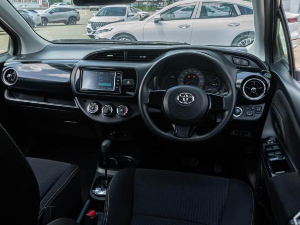 Toyota Vitz III (XP130) Рестайлинг 2 с пробегом 2018 года, цена 990 000 рублей, 98966 км, хэтчбек, Автокод Объявления