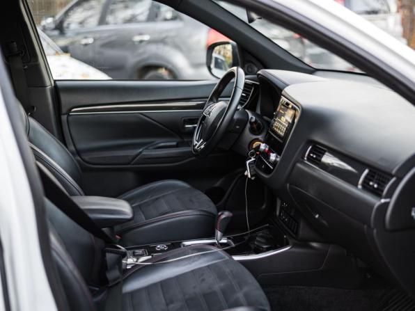 Mitsubishi Outlander III Рестайлинг 3 с пробегом 2021 года, цена 2 483 000 рублей, 90090 км, внедорожник, Автокод Объявления