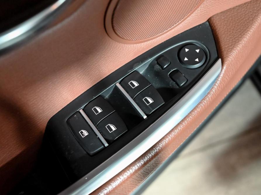 BMW 5 серии VI (F10/F11/F07) Рестайлинг Екатеринбург  - изображение 12