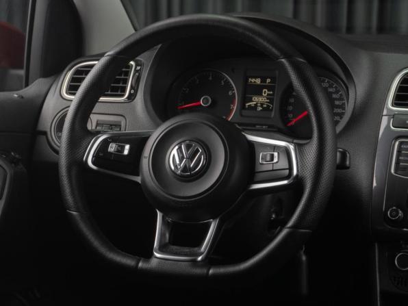 Volkswagen Polo V Рестайлинг с пробегом 2019 года, цена 1 309 000 рублей, 106900 км, седан, Автокод Объявления
