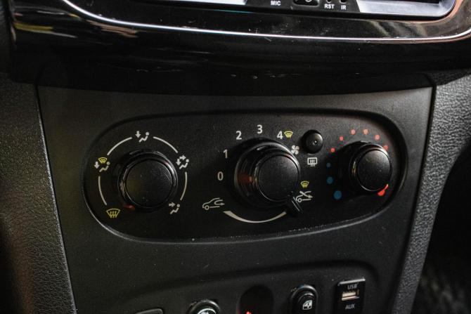 Renault Sandero II с пробегом 2015 года, цена 649 000 рублей, 128598 км, хэтчбек, Автокод Объявления
