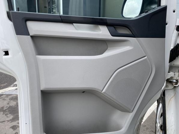 Volkswagen Caravelle T6 с пробегом 2017 года, цена 1 899 000 рублей, 275724 км, минивэн, Автокод Объявления