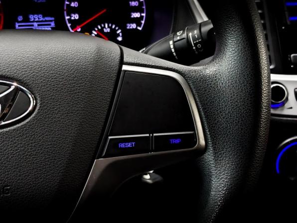 Hyundai Solaris II с пробегом 2017 года, цена 1 015 000 рублей, 226605 км, седан, Автокод Объявления