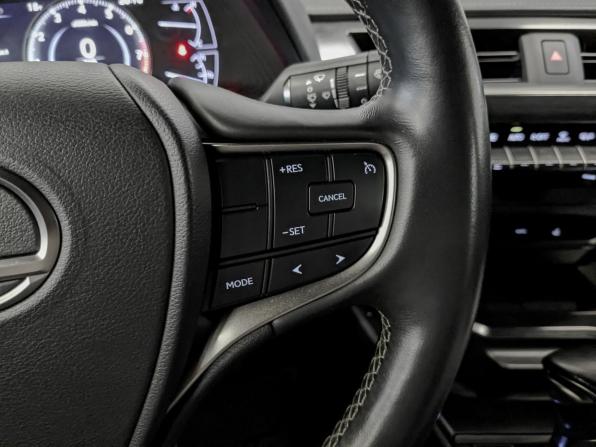 Lexus UX I с пробегом 2019 года, цена 3 300 000 рублей, 31277 км, внедорожник, Автокод Объявления