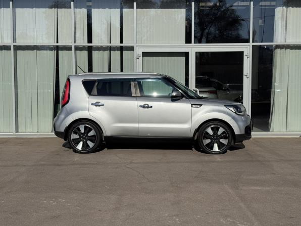 Kia Soul II Рестайлинг с пробегом 2017 года, цена 1 799 000 рублей, 56614 км, хэтчбек, Автокод Объявления