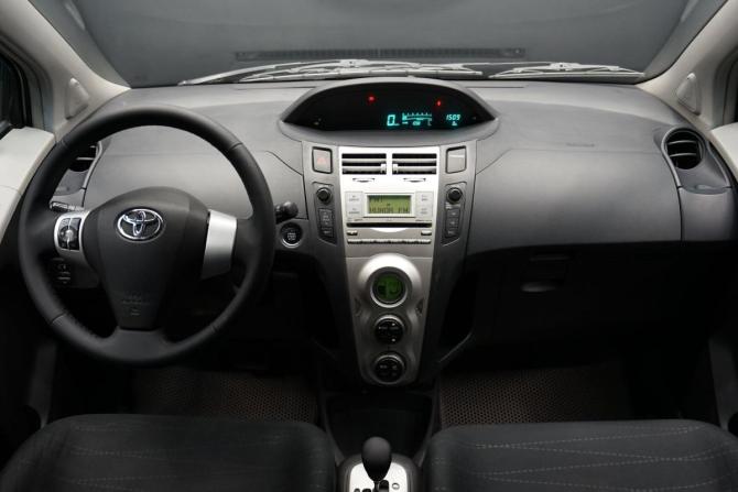 Toyota Yaris II с пробегом 2008 года, цена 664 000 рублей, 226457 км, хэтчбек, Автокод Объявления