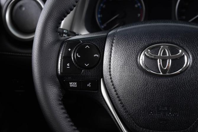 Toyota RAV4 IV (XA40) Рестайлинг с пробегом 2017 года, цена 2 159 000 рублей, 210000 км, внедорожник, Автокод Объявления