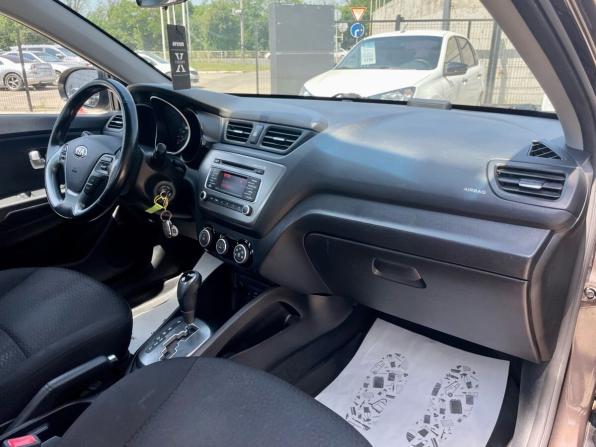 Kia Rio III Рестайлинг с пробегом 2016 года, цена 880 000 рублей, 155000 км, седан, Автокод Объявления