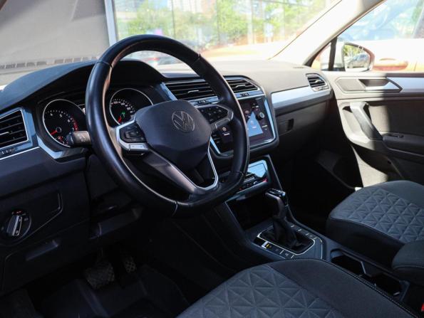 Volkswagen Tiguan II Рестайлинг с пробегом 2021 года, цена 2 899 000 рублей, 77171 км, внедорожник, Автокод Объявления