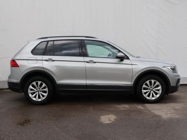 Volkswagen Tiguan II Рестайлинг с пробегом 2021 года, цена 2 550 000 рублей, 72000 км, внедорожник, Автокод Объявления