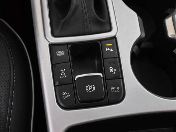 Kia Sportage IV Рестайлинг с пробегом 2018 года, цена 2 449 000 рублей, 174804 км, внедорожник, Автокод Объявления