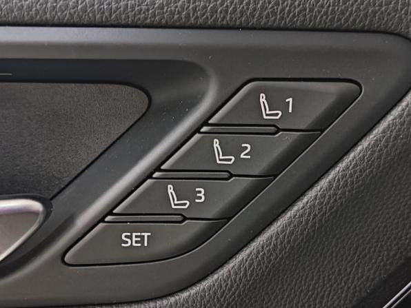 Toyota Land Cruiser 300 Series с пробегом 2021 года, цена 9 950 000 рублей, 28718 км, внедорожник, Автокод Объявления