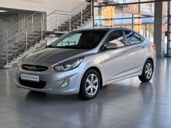 Hyundai Solaris I с пробегом 2012 года, цена 620 000 рублей, 213000 км, седан, Автокод Объявления