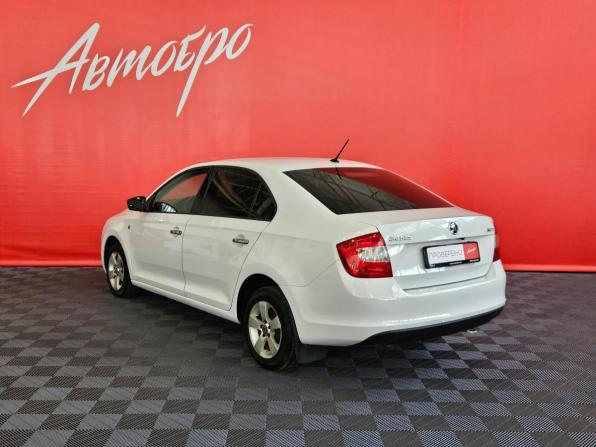 Skoda Rapid I с пробегом 2015 года, цена 945 000 рублей, 139479 км, лифтбек, Автокод Объявления