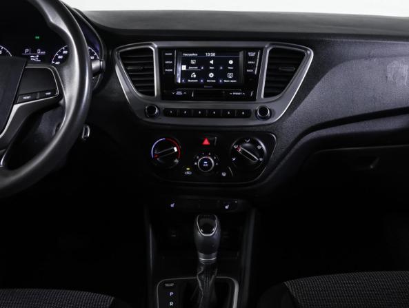Hyundai Solaris II Рестайлинг с пробегом 2021 года, цена 885 000 рублей, 360000 км, седан, Автокод Объявления