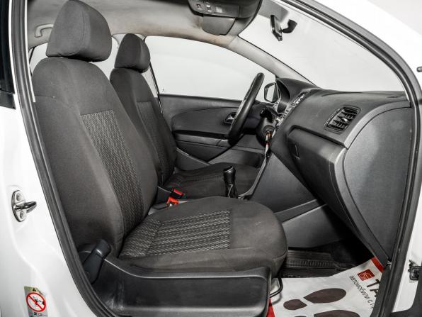 Volkswagen Polo V Рестайлинг с пробегом 2019 года, цена 505 000 рублей, 404518 км, седан, Автокод Объявления