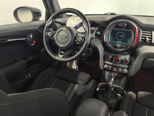 Mini Hatch III (F55/F56) Рестайлинг с пробегом 2021 года, цена 3 399 000 рублей, 66563 км, хэтчбек, Автокод Объявления