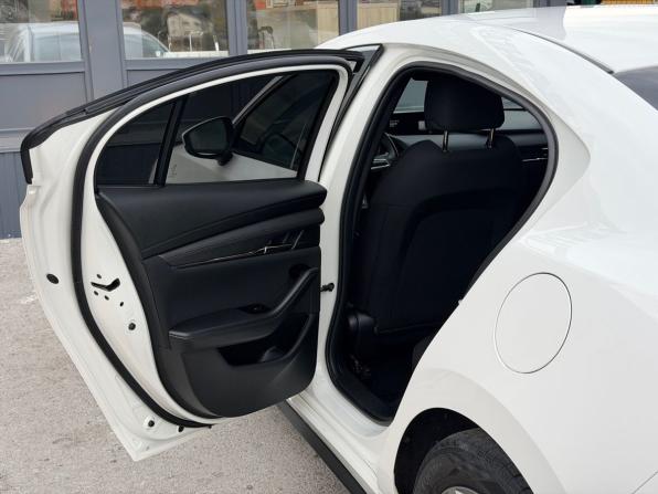 Mazda 3 IV (BP) с пробегом 2019 года, цена 1 930 000 рублей, 151000 км, седан, Автокод Объявления