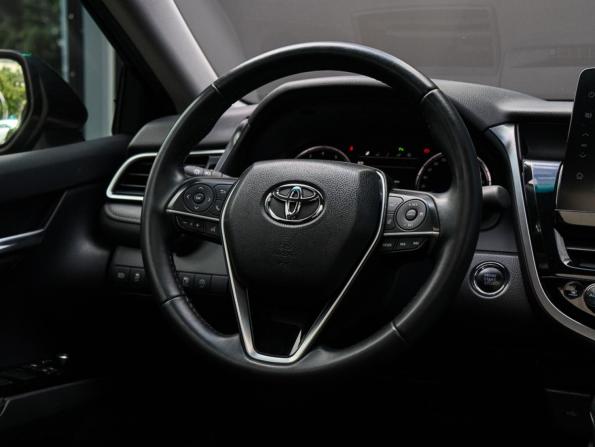 Toyota Camry VIII (XV70) Рестайлинг с пробегом 2023 года, цена 3 499 000 рублей, 42880 км, седан, Автокод Объявления