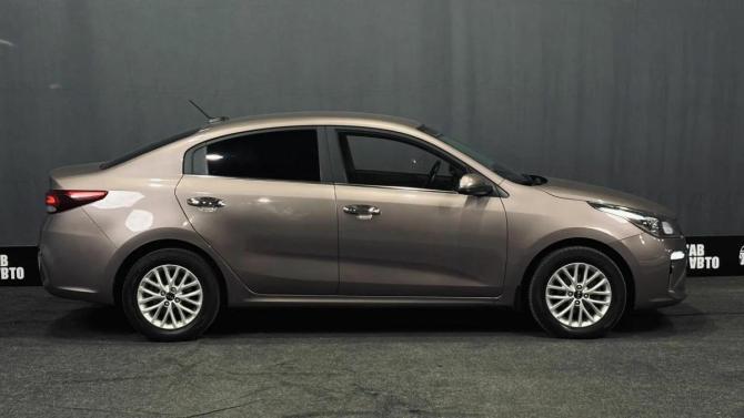 Kia Rio IV Рестайлинг с пробегом 2020 года, цена 1 680 000 рублей, 74100 км, седан, Автокод Объявления