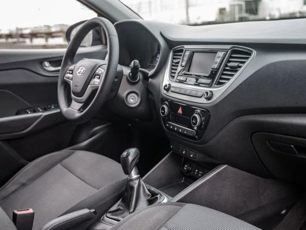 Hyundai Solaris II с пробегом 2017 года, цена 958 000 рублей, 203505 км, седан, Автокод Объявления