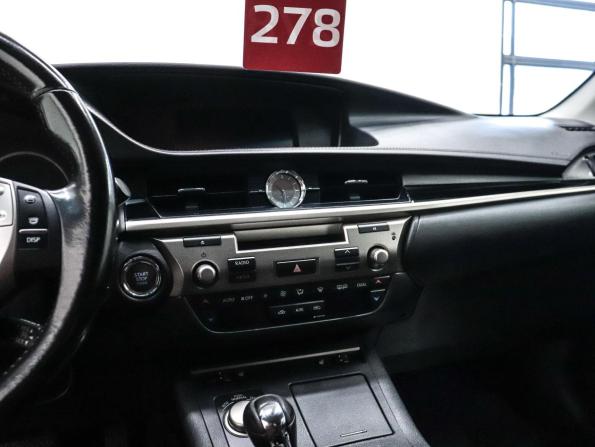 Lexus ES VI с пробегом 2015 года, цена 2 049 000 рублей, 192940 км, седан, Автокод Объявления