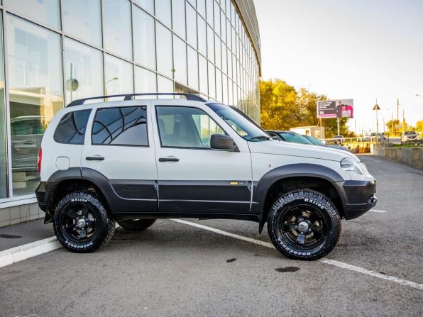 Chevrolet Niva I Рестайлинг с пробегом 2017 года, цена 898 000 рублей, 90492 км, внедорожник, Автокод Объявления