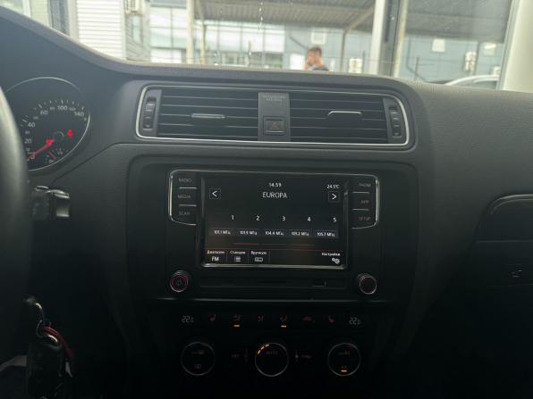 Volkswagen Jetta VI Рестайлинг с пробегом 2015 года, цена 1 270 000 рублей, 164294 км, седан, Автокод Объявления
