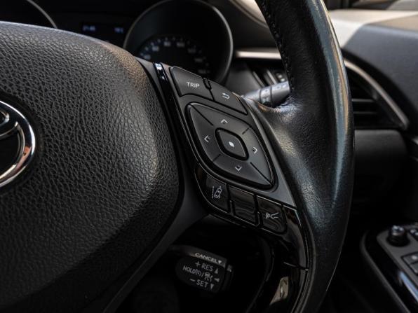 Toyota C-HR I Рестайлинг с пробегом 2019 года, цена 1 870 000 рублей, 84648 км, внедорожник, Автокод Объявления