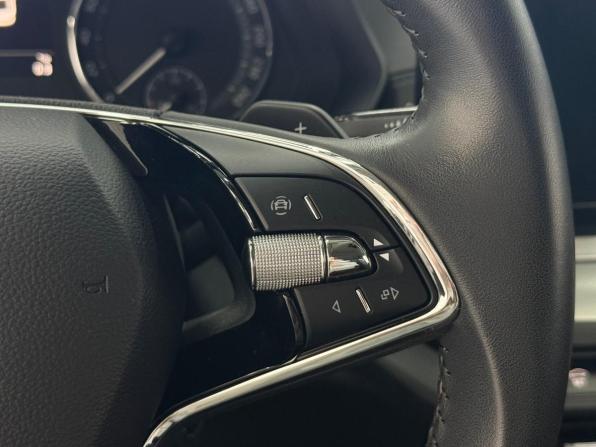 Skoda Octavia IV (A8) с пробегом 2021 года, цена 2 650 000 рублей, 43407 км, лифтбек, Автокод Объявления