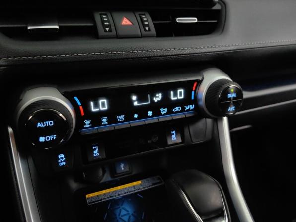 Toyota RAV4 V (XA50) с пробегом 2022 года, цена 3 450 000 рублей, 40372 км, внедорожник, Автокод Объявления