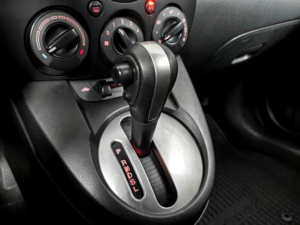 Mazda 2 II Рестайлинг (DE2) с пробегом 2011 года, цена 799 000 рублей, 87686 км, хэтчбек, Автокод Объявления
