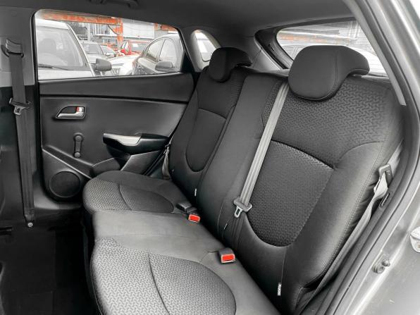 Kia Rio III Рестайлинг с пробегом 2017 года, цена 899 000 рублей, 142627 км, хэтчбек, Автокод Объявления